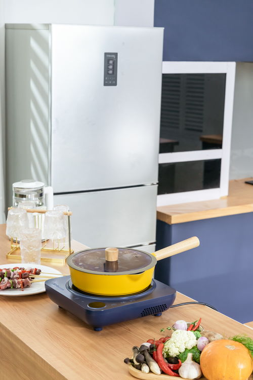 廚房平底彩色煎鍋與廚具產(chǎn)品攝影指南